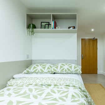 Premium En Suite City View - Image 3